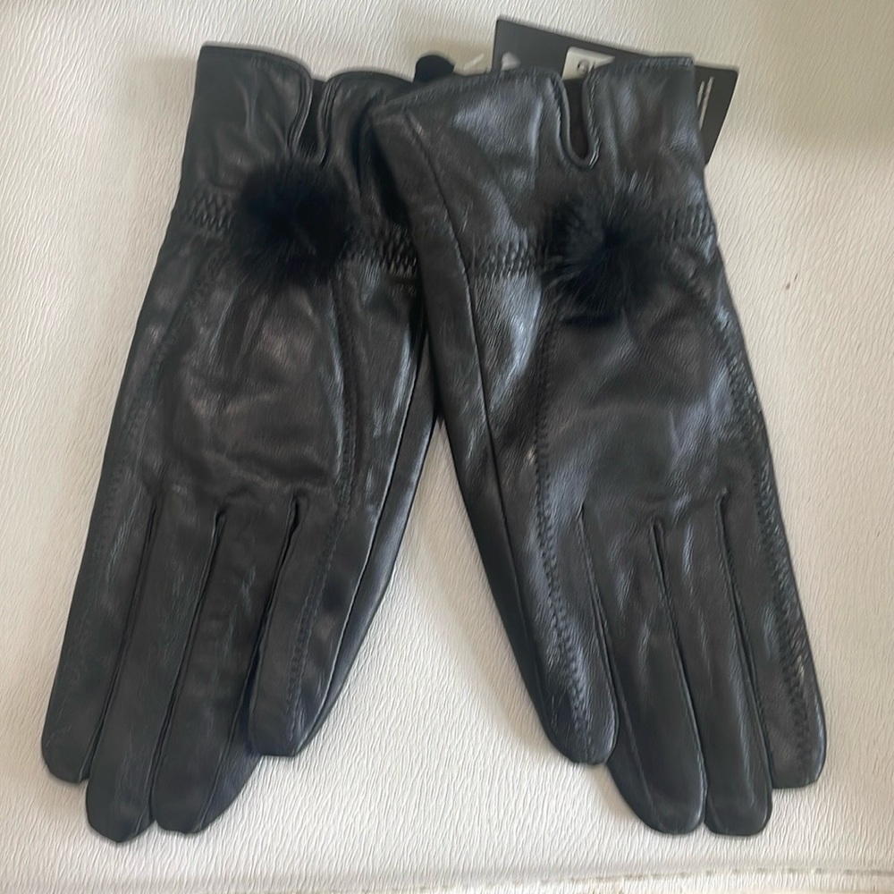 Genuine Leather gloves with fur Bobble